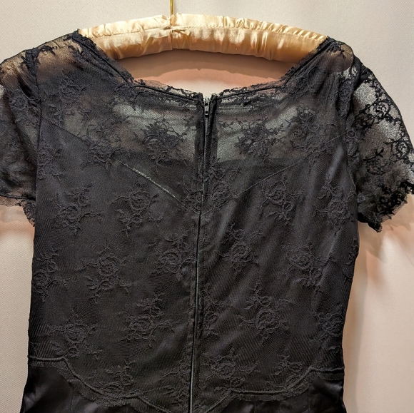 Elegant Black Satin and Lace Fit-and-Flare Dress - Picture 4 of 9